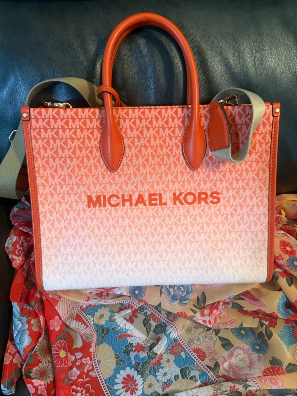 Michael Kors Coral Ombre Signature Crossbody Tote with Wristlet - Picture 2 of 10